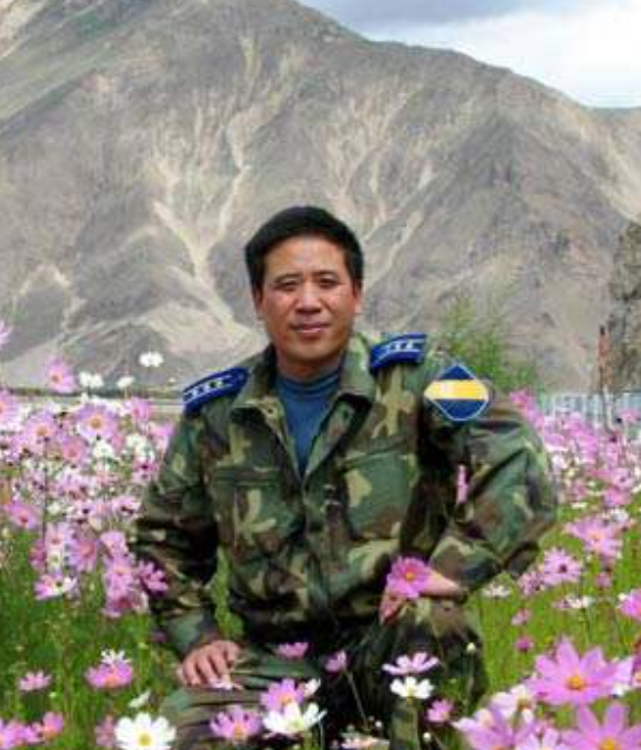 16秒生死抉择：为救村庄，飞行员李剑英三次放弃逃生，坠机而亡