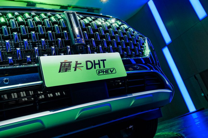 摩卡DHT-PHEV预售29.9万元起 魏派用新能源车直道超车