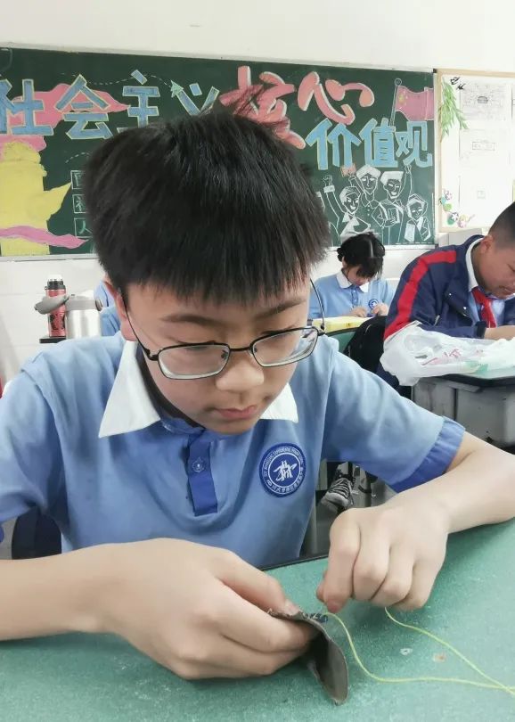 发扬劳动精神 争做先锋少年｜记川大西航港实小劳动技能大赛活动