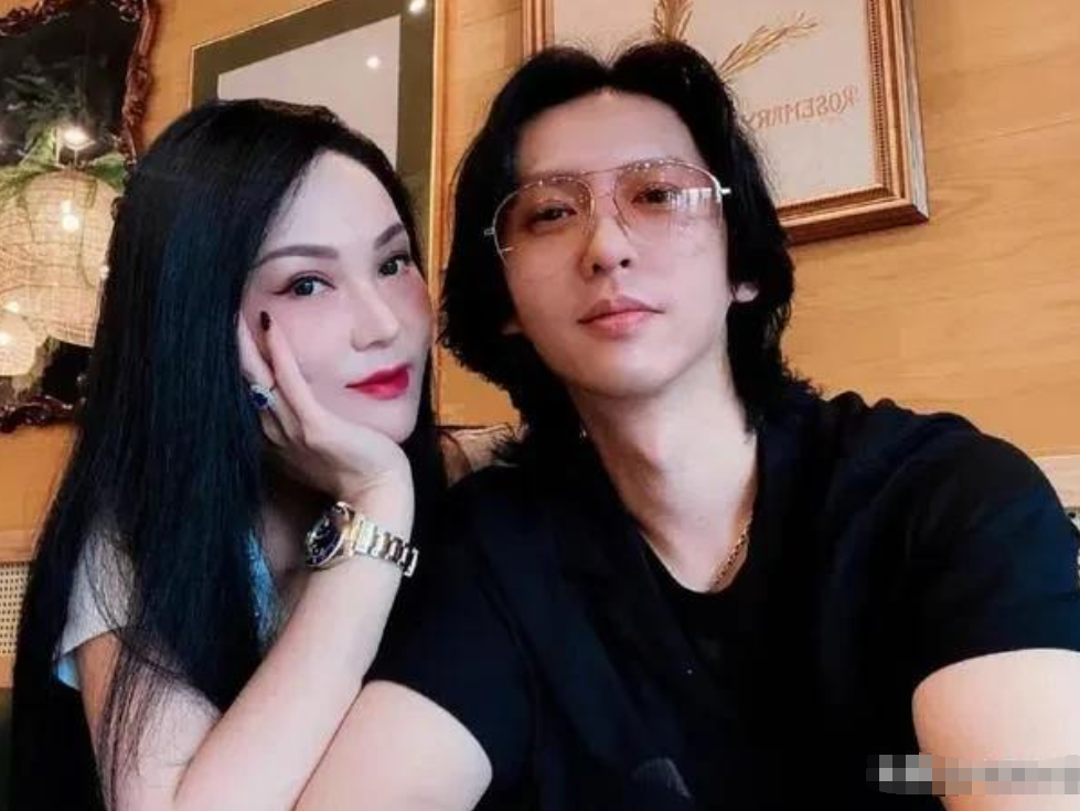 张淇:黑豹乐队第十位任主唱,以团宠身份出征披荆斩棘的哥哥