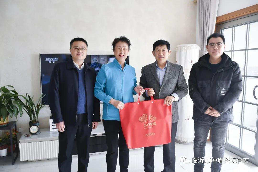 临沂市肿瘤医院领导走访慰问老党员老干部：浓浓关爱传真情