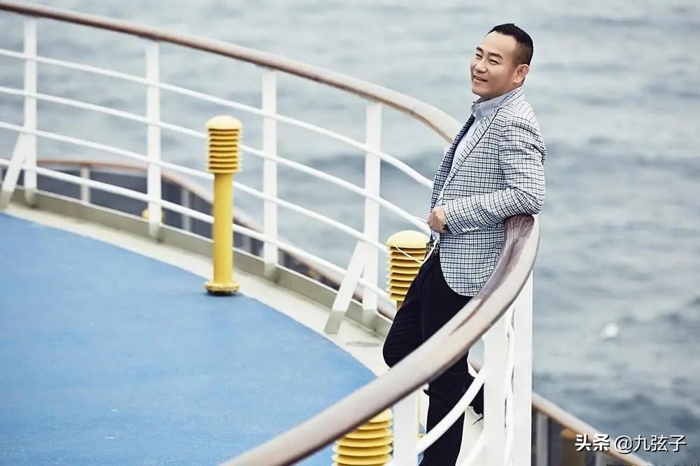 TVB“末代皇帝”林保怡的双面人生，57岁依然单身