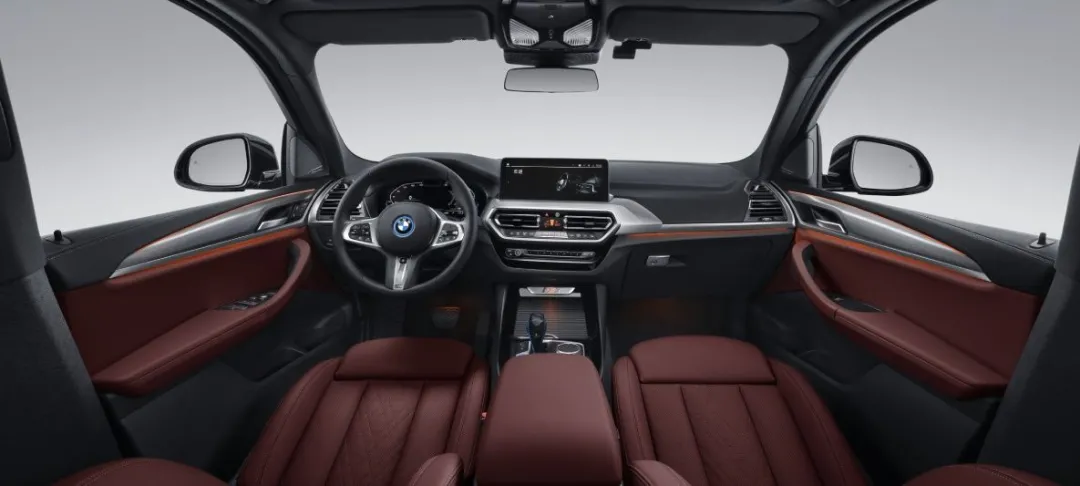 新BMW iX3 | 纯粹驾驶乐趣 以纯电风格演绎动感姿态
