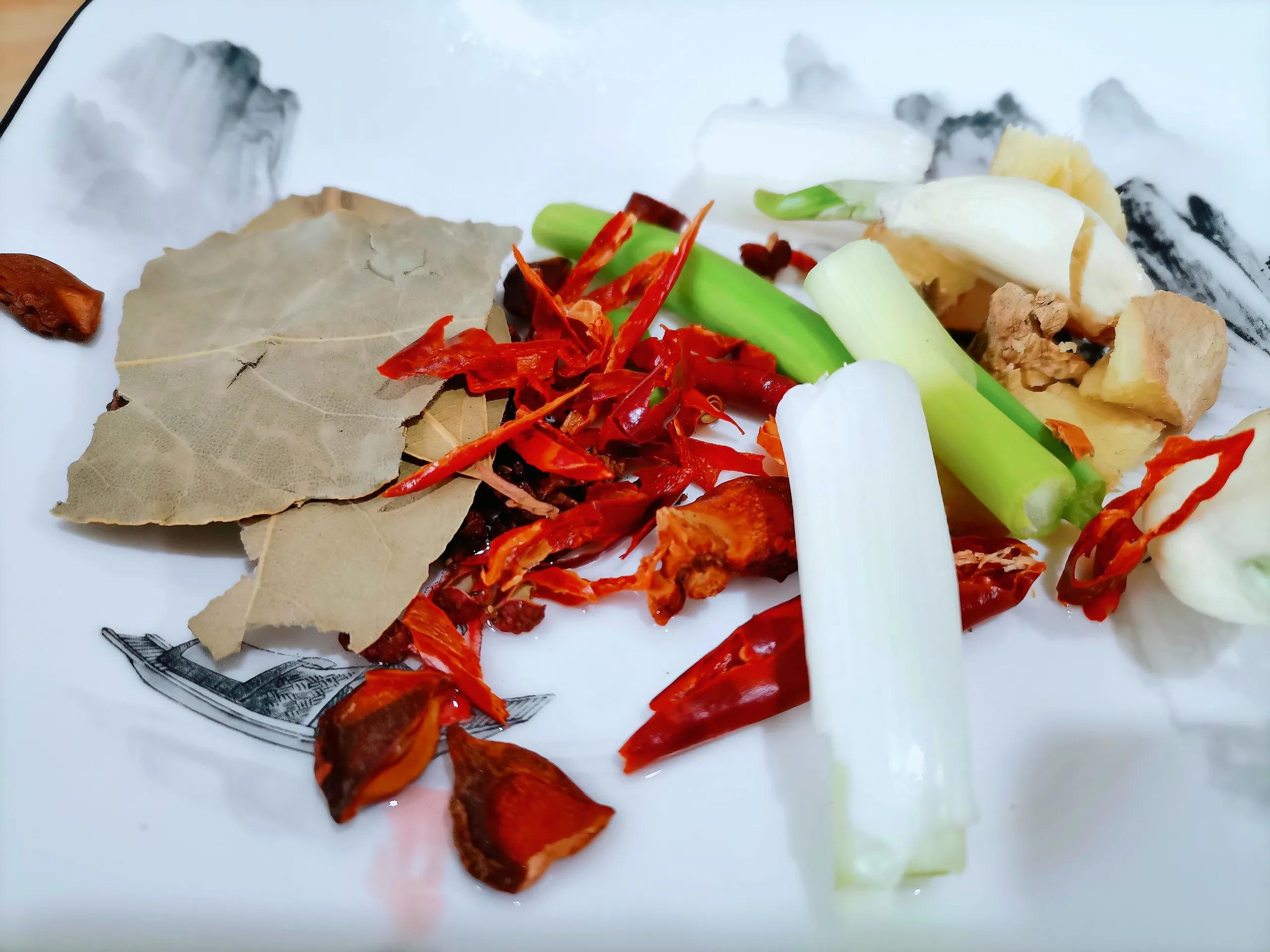 鹌鹑怎么吃（3步教你特色名吃烧鹌鹑家常做法）