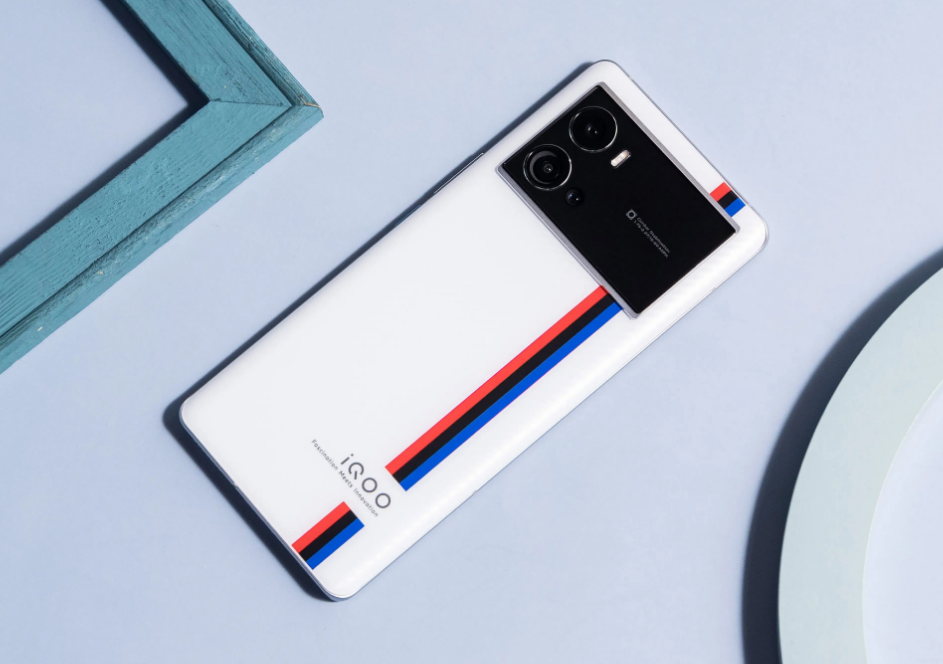 4款“直面屏手机”的天花板，零误触、性能强，闭眼买也不会错