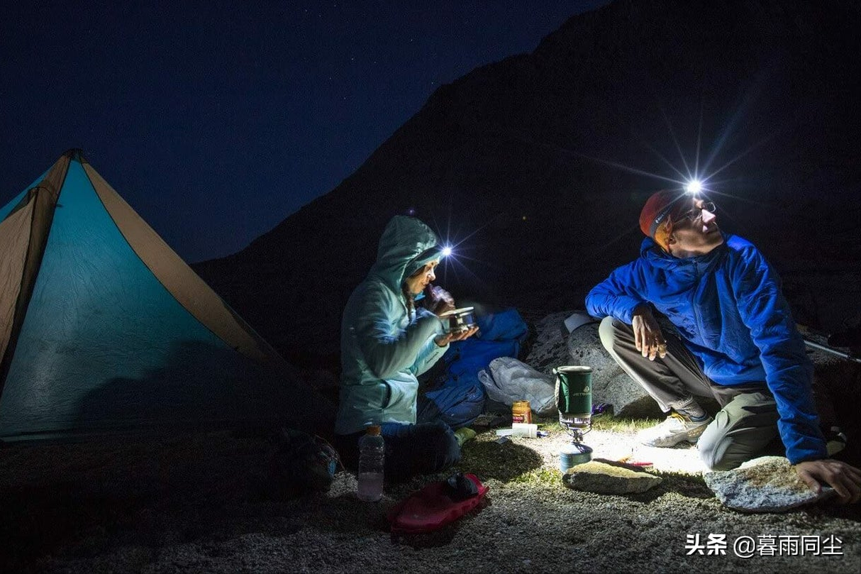 徒步、登山、穿越、探險，進入荒野時應該始終攜帶的14種生存工具