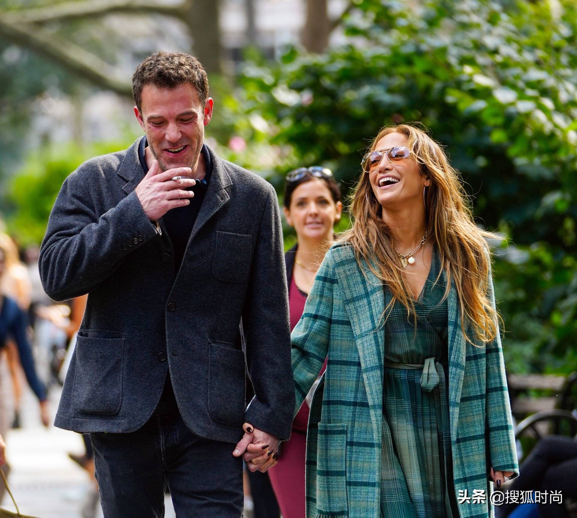 詹妮弗·洛佩兹与蝙蝠侠重温旧爱，六度订婚的她坐拥豪宅钻戒无数