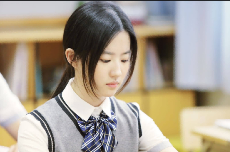 同样是演学生，把张柏芝、赵丽颖和吴倩放在一起，美得各有千秋