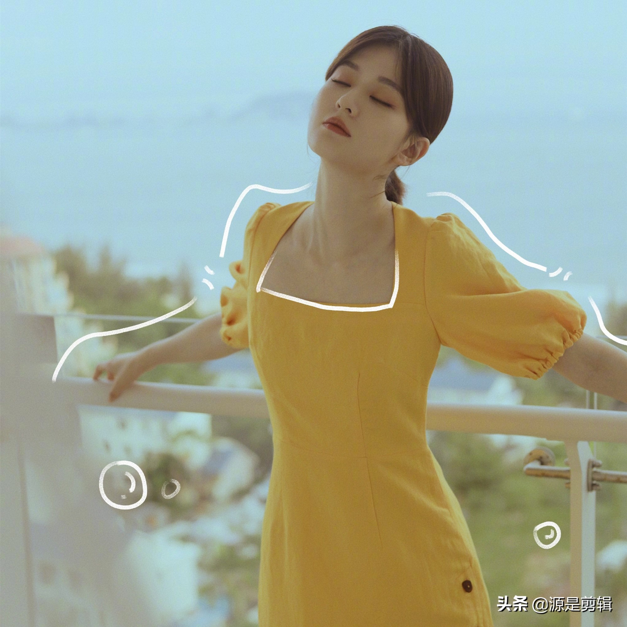 乔欣身穿黄色连衣裙清纯可爱