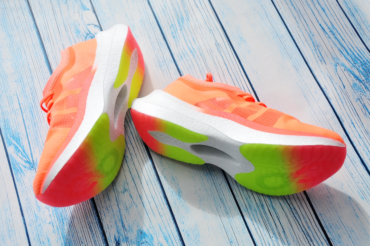 咕咚全掌碳板跑鞋42K，让“造风者”尽情去RUN