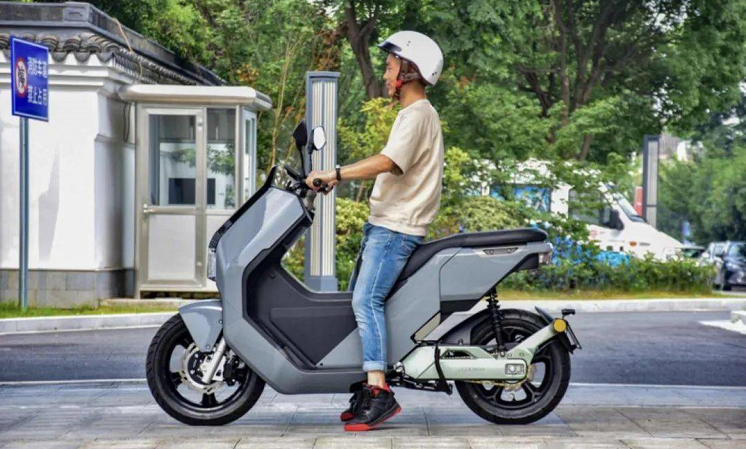 新手机首次充电技巧：正确充电方式保护电池寿命