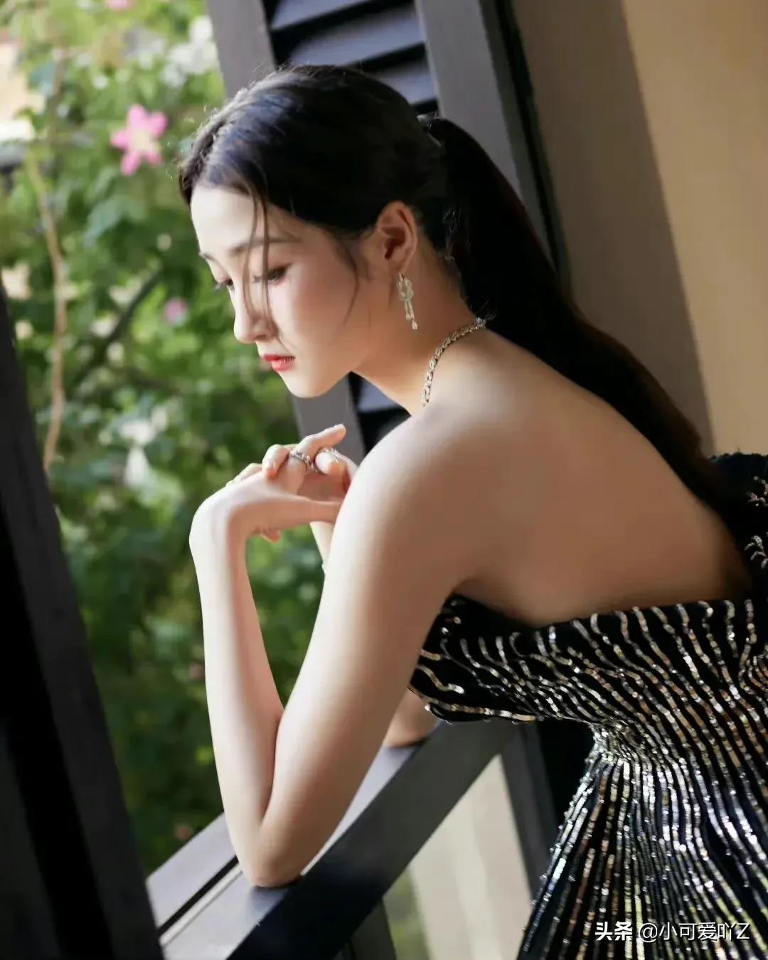 关晓彤美丽装扮图片