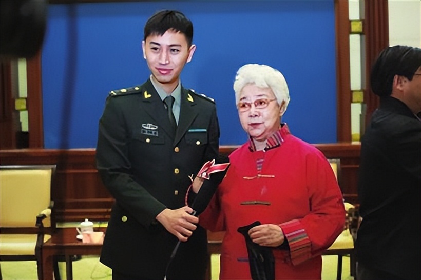 艺术家田华：与初恋丈夫爱一生，儿子去世当天她为何还去当评委？