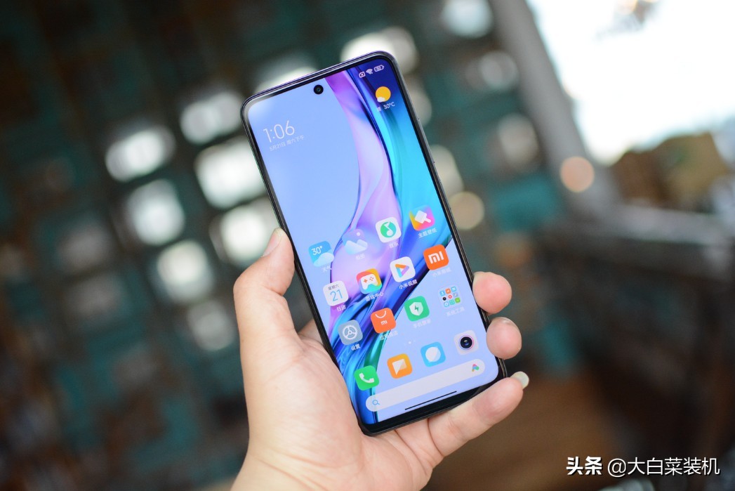 手机轻敲背部两下，就能秒开健康码？真是低估小米了