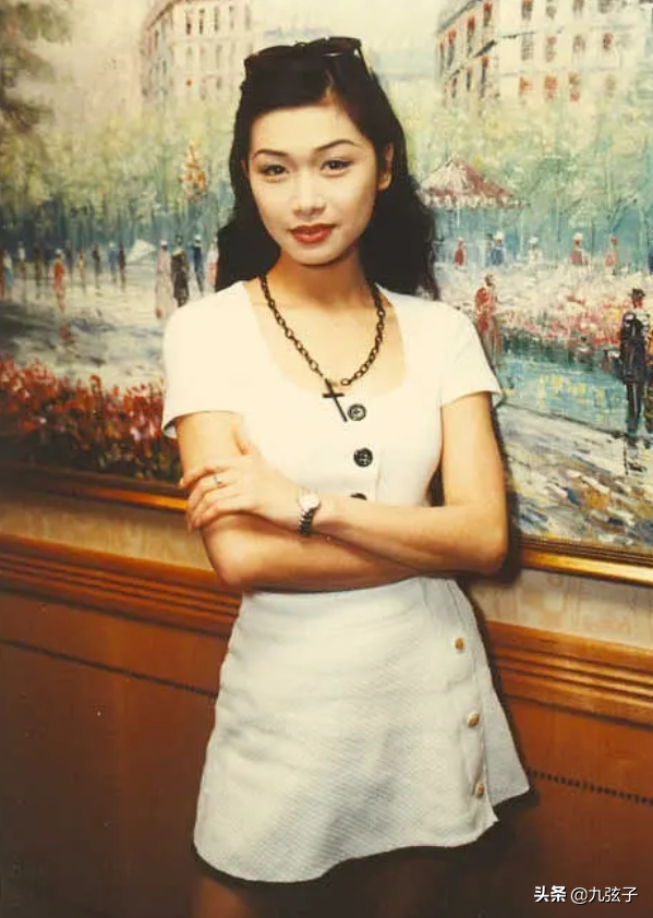 放弃养子才能披上婚纱，52岁的张慧仪宁可单身地活着