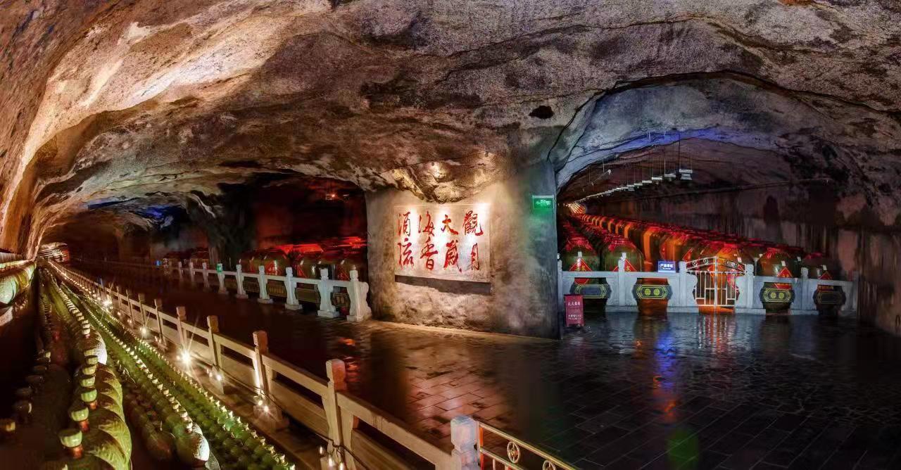 政媒联手走进丹泉 共谈桂酒发展