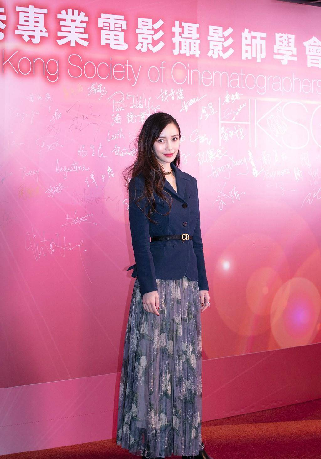 Angelababy也太适合穿旗袍了,裸色旗袍配珍珠项链,高贵优雅