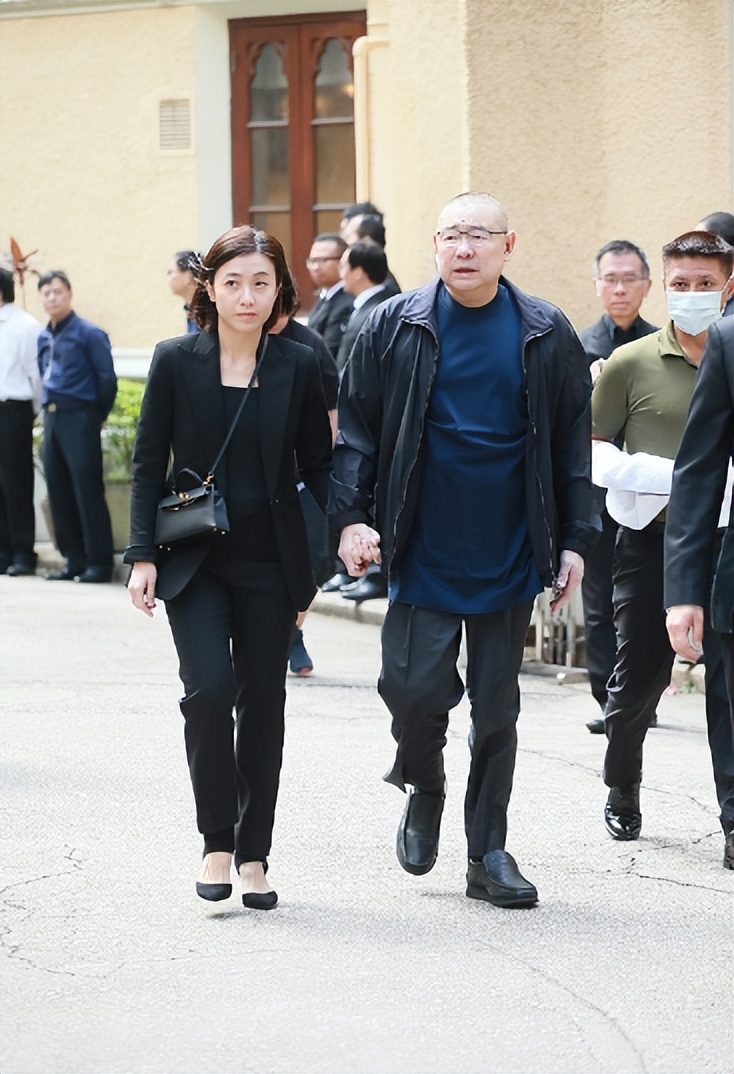 当豪门太太有多难？何超莲透露，母亲陈婉珍曾压力大导致患抑郁症