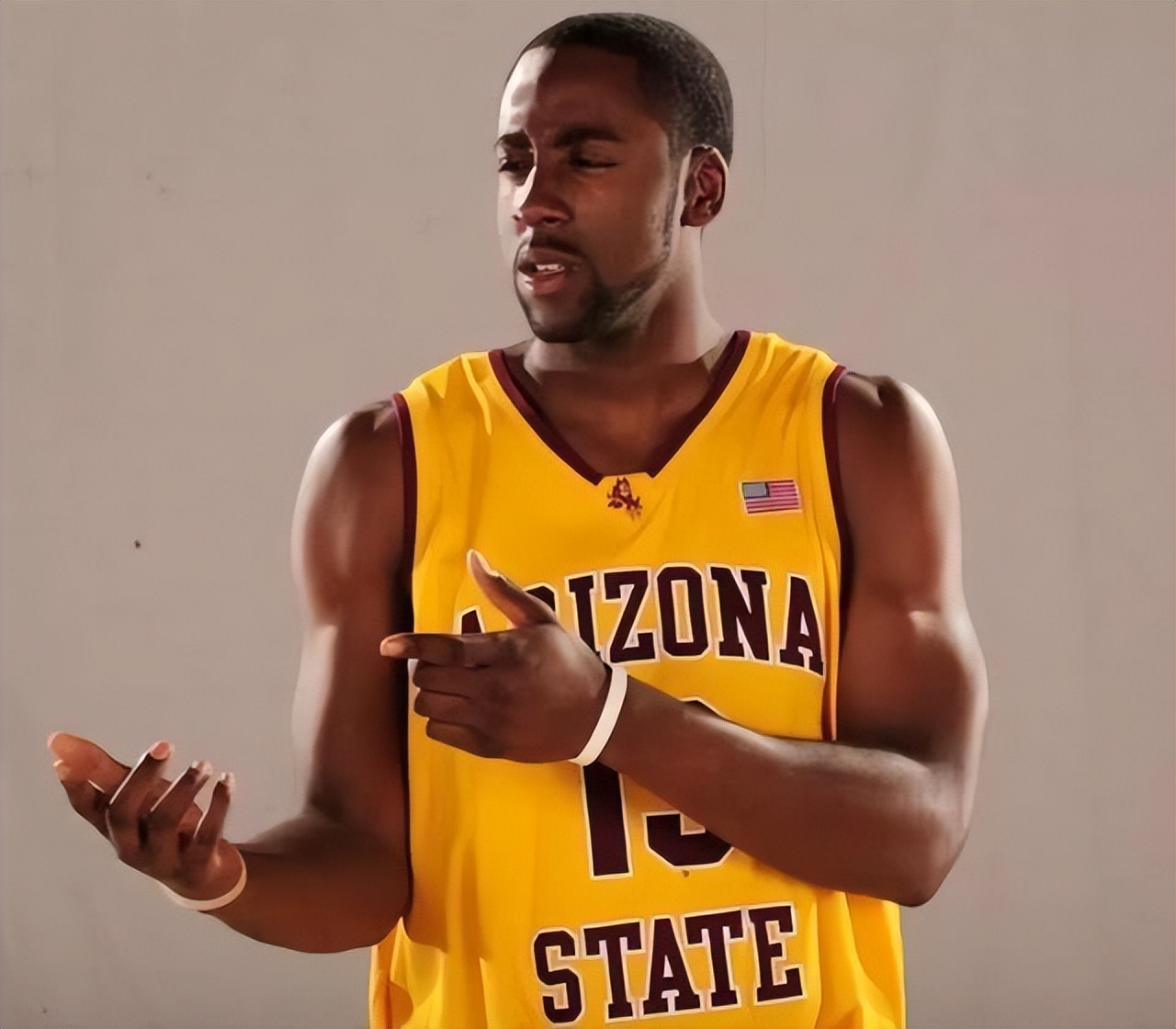 NBA球星高考时成绩单，换算成我们国内高考分数都能上什么大学？