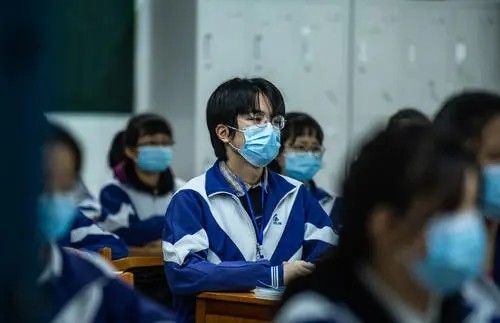 距离高考不到一百天，数学和物理依旧偏科，考上本科难不难？