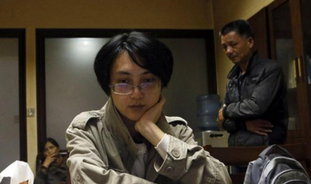 2005年“背母上学”的男孩，29岁时变性为刘婷，当选国际选美女郎