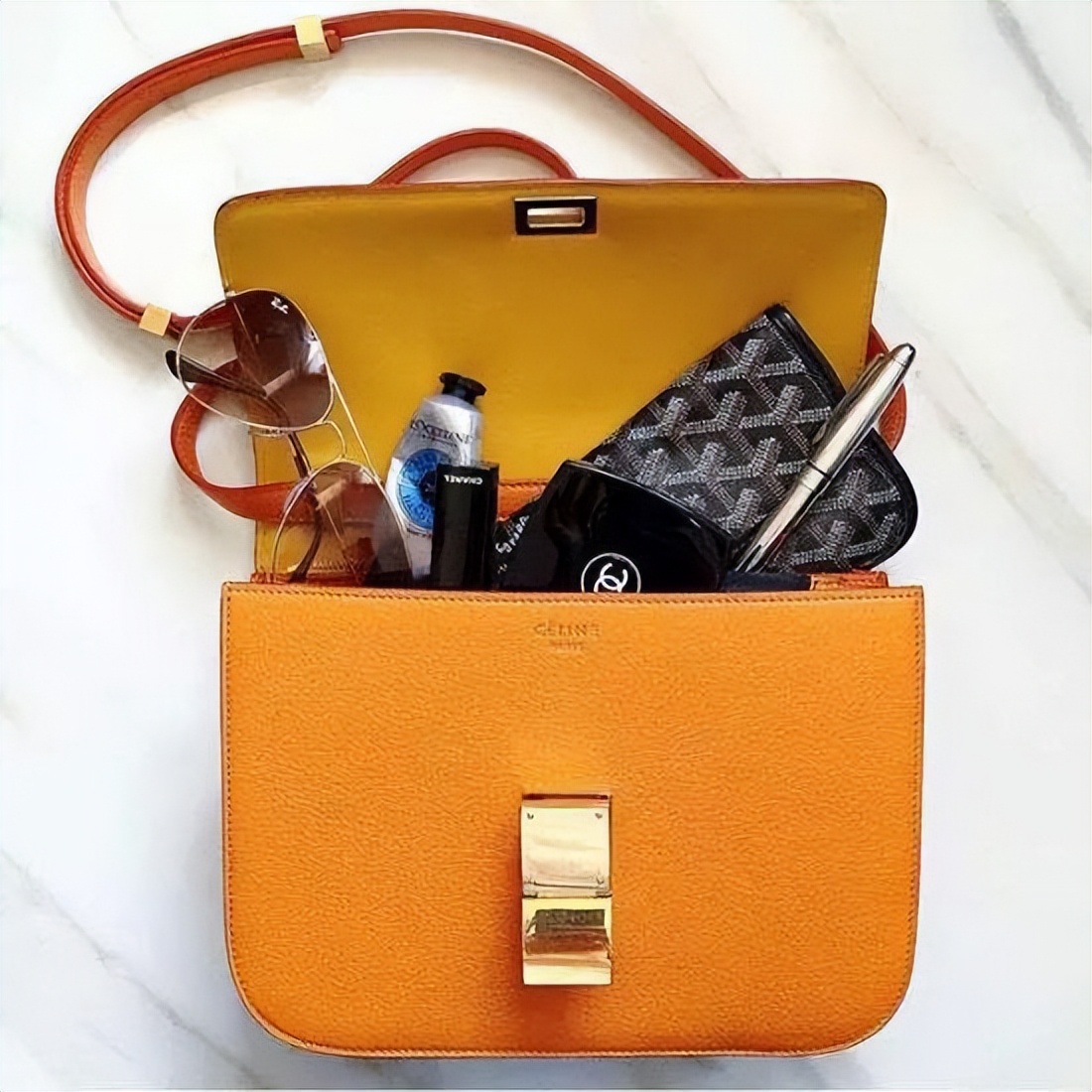 CELINE赛琳的这些经典款包包，为何受到明星名媛追捧？