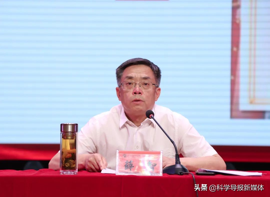 山西应用科技学院党委书记薛智作《认真学习习近平总书记关于教育的重要论述，履行好立德树人光荣使命》报告