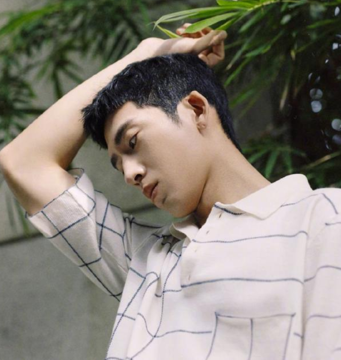 明星感情近况遭曝光，李荣浩杨丞琳幸福同框，井柏然刘雯甜蜜牵手