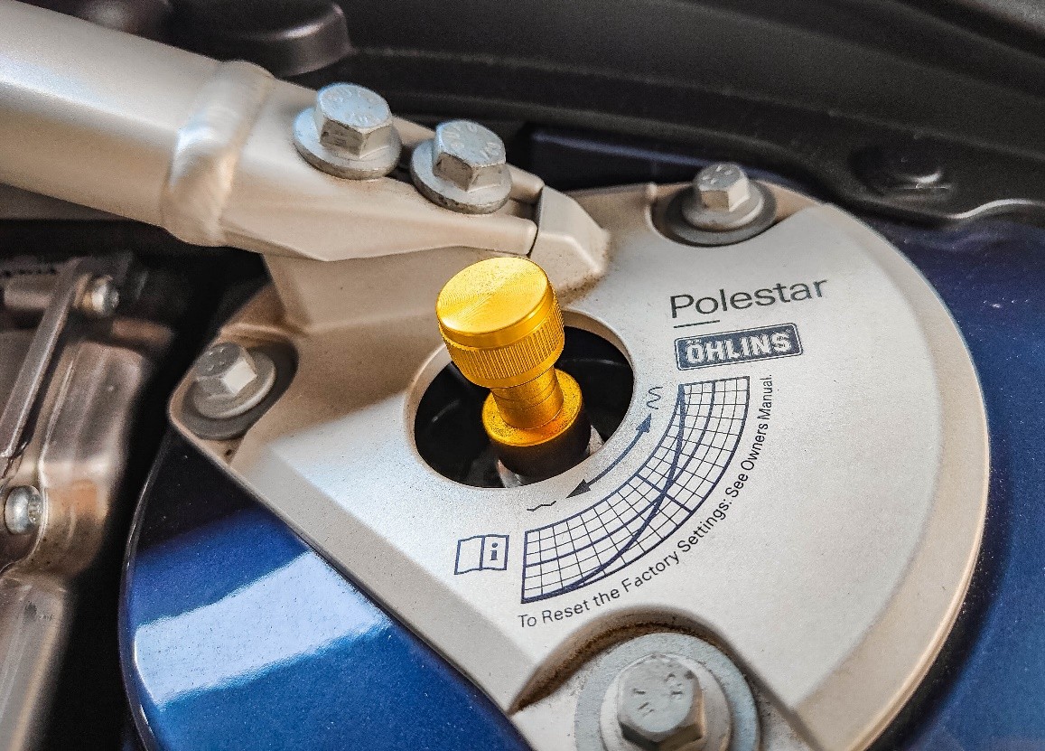 品味藝術品，置身碧海藍天試駕極星1