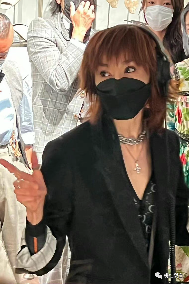 “女妖吉罗巴”？刘雯也被打扮成完全认不出的样子