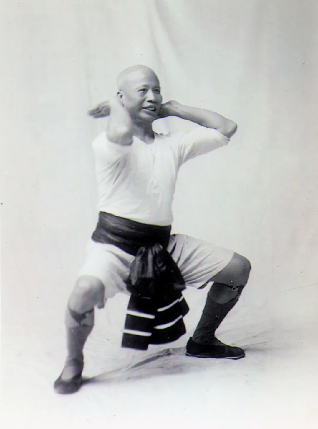 还原真实的黄飞鸿中年丧妻老年丧子没钱下葬