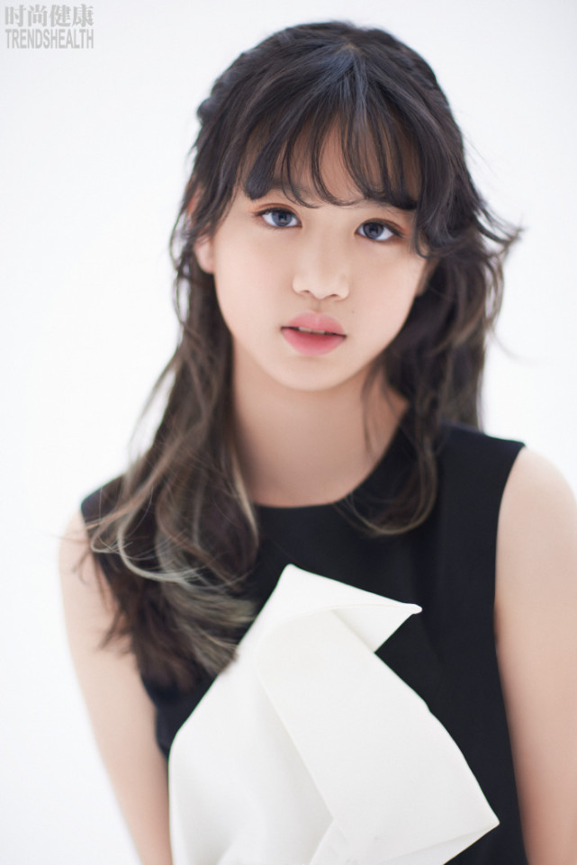 钟丽缇与俩女儿写真曝光，Jaden颜值逆袭星范儿足，考拉最像妈妈