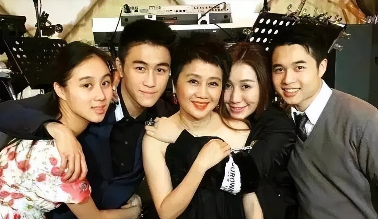 何超莲与何超欣，未来三房四房比拼的重点