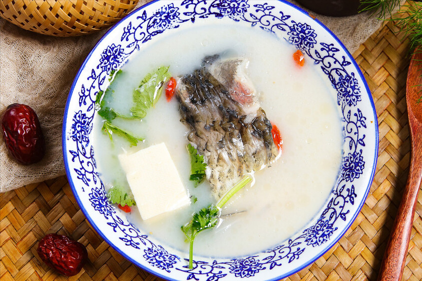 不管炖什么鱼汤，牢记5不放窍门，炖出来的鱼汤鲜美奶白，无腥味