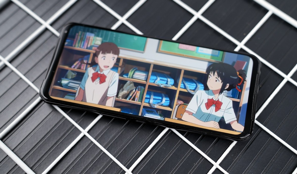 上手拯救者Y90电竞手机：骁龙8+双擎风冷，满血释放游戏特爽