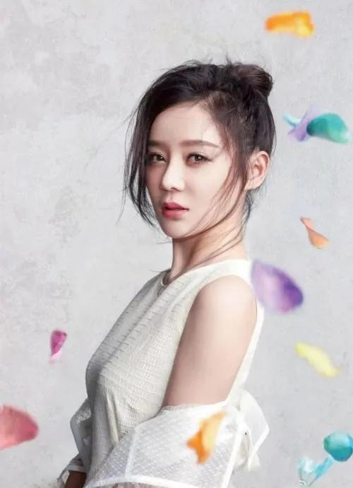 袁姗姗，25张精美的照片