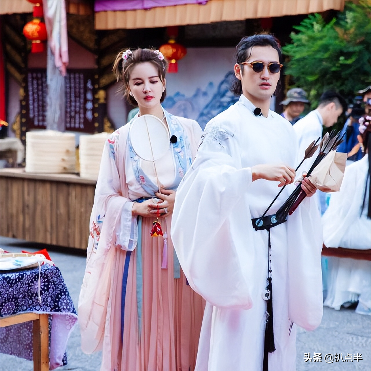 8位男演员均以偶像身份走红，生活中却偏偏成了“宠妻狂魔”