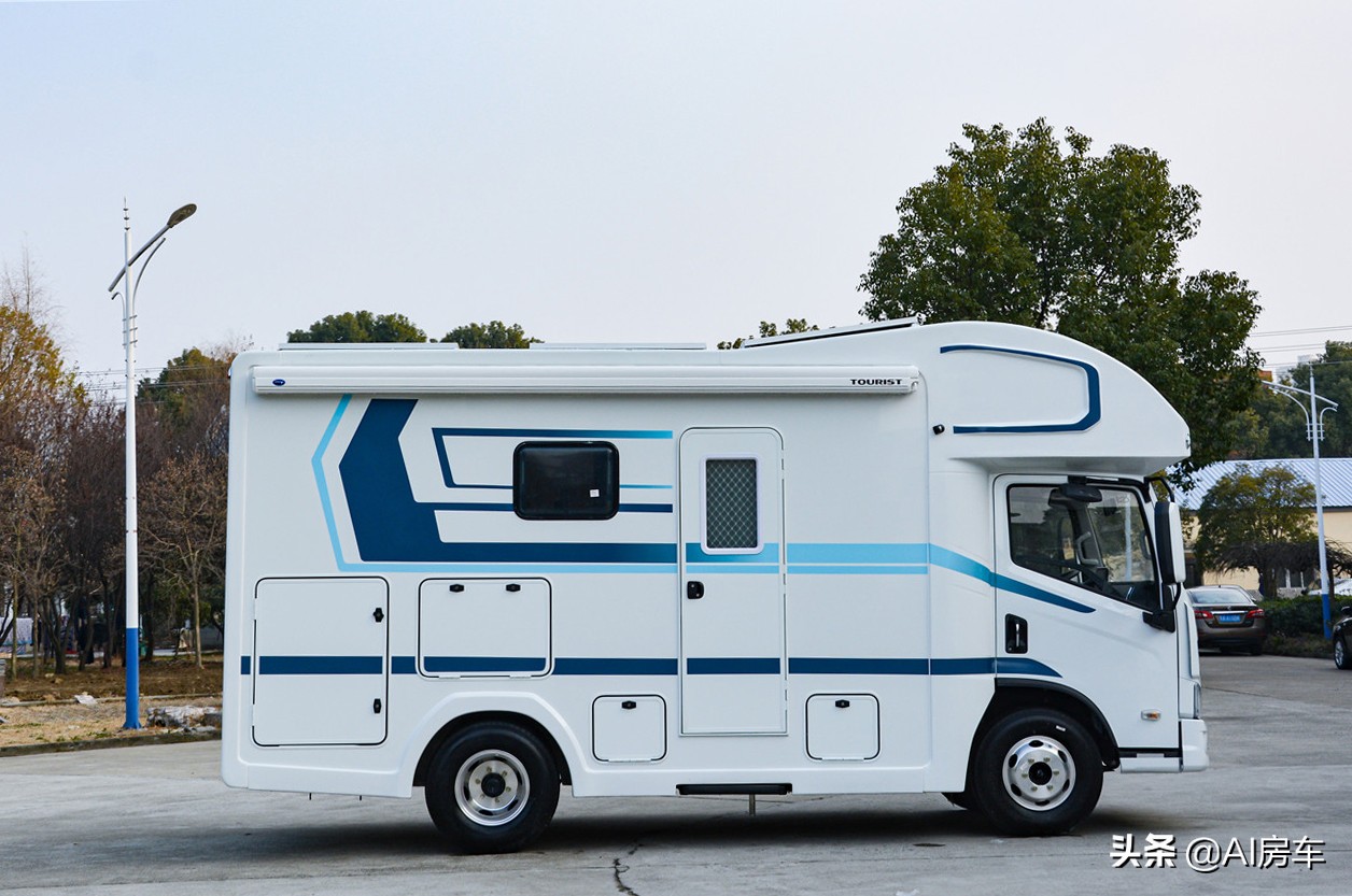 新款跃享家轻卡房车发布!2.8t动力 6座6床,功能豪华,娱乐性强