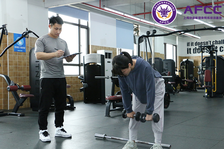 健身学校学费一般多少钱呢？