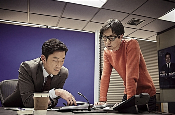 为讨要补偿金,建筑工人直播炸桥,韩国高分悬疑《恐怖直播》