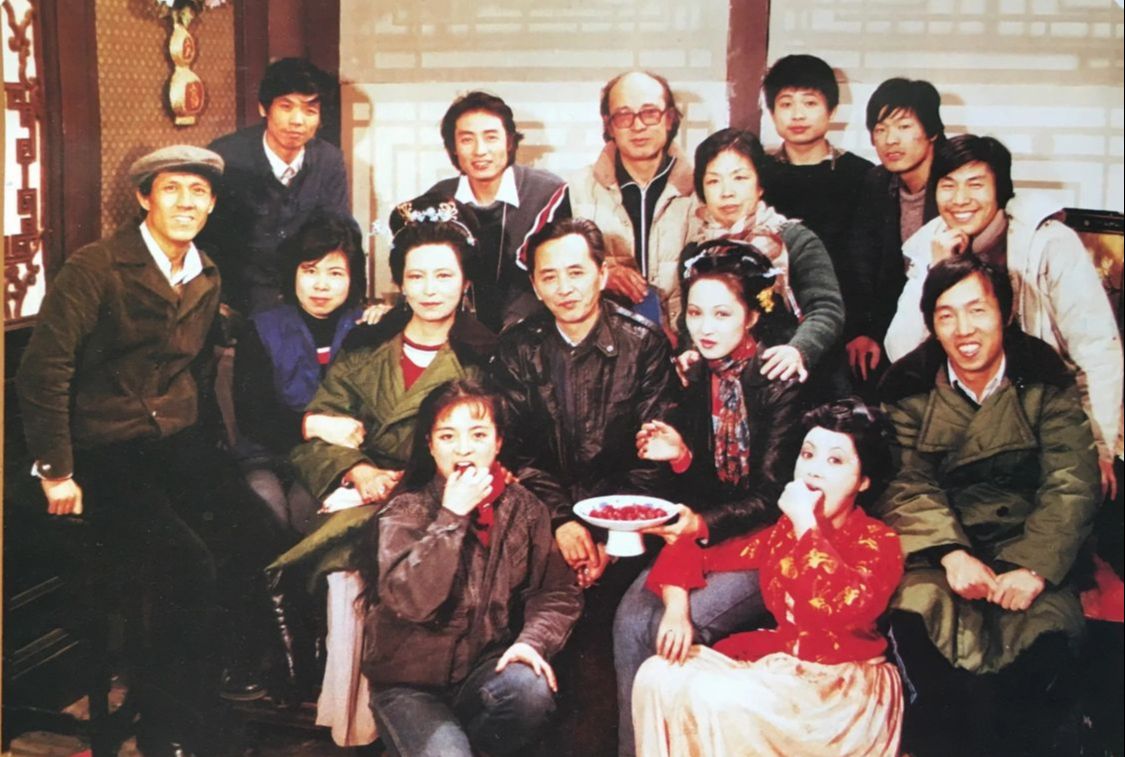 東方聞櫻本色出演 紅樓夢 女孩都不和她玩 隻和陳曉旭關系好 天天看點