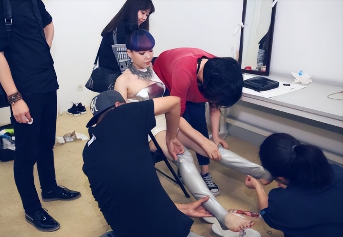 红得快，沉得也快，这7位“风光不再”的歌手，有人太可惜了