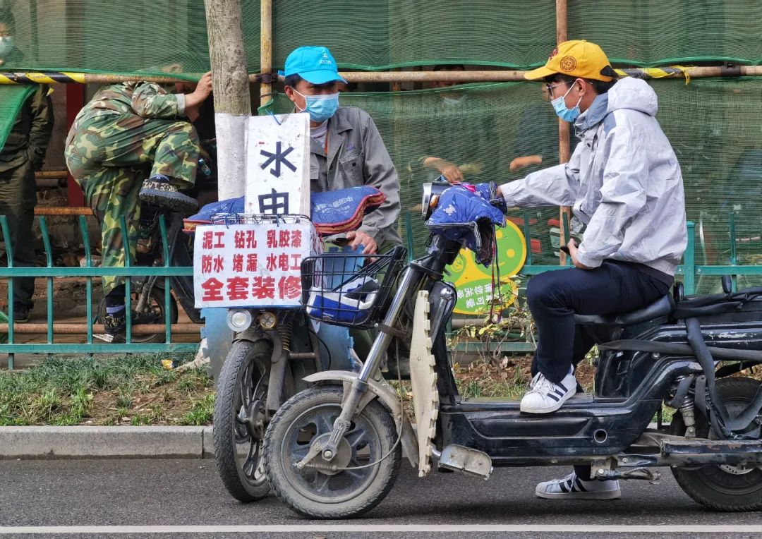 5000万建筑工人拼命存钱，成了一二线城市的陌生人