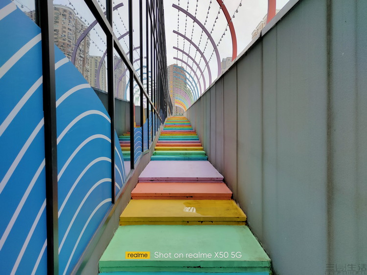 系统升级会“负优化”拍照？我们测了两台手机