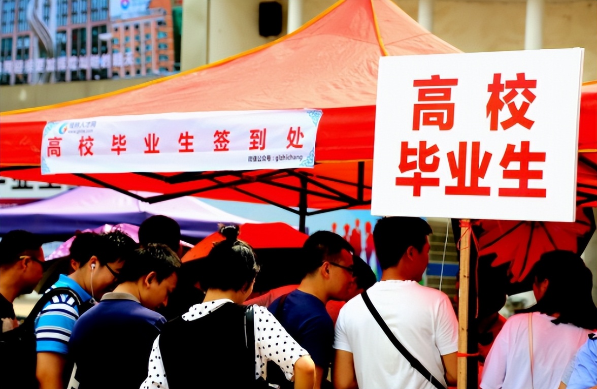 上海储备人才要求已公布，30所高校榜上有名，东北985无一在列