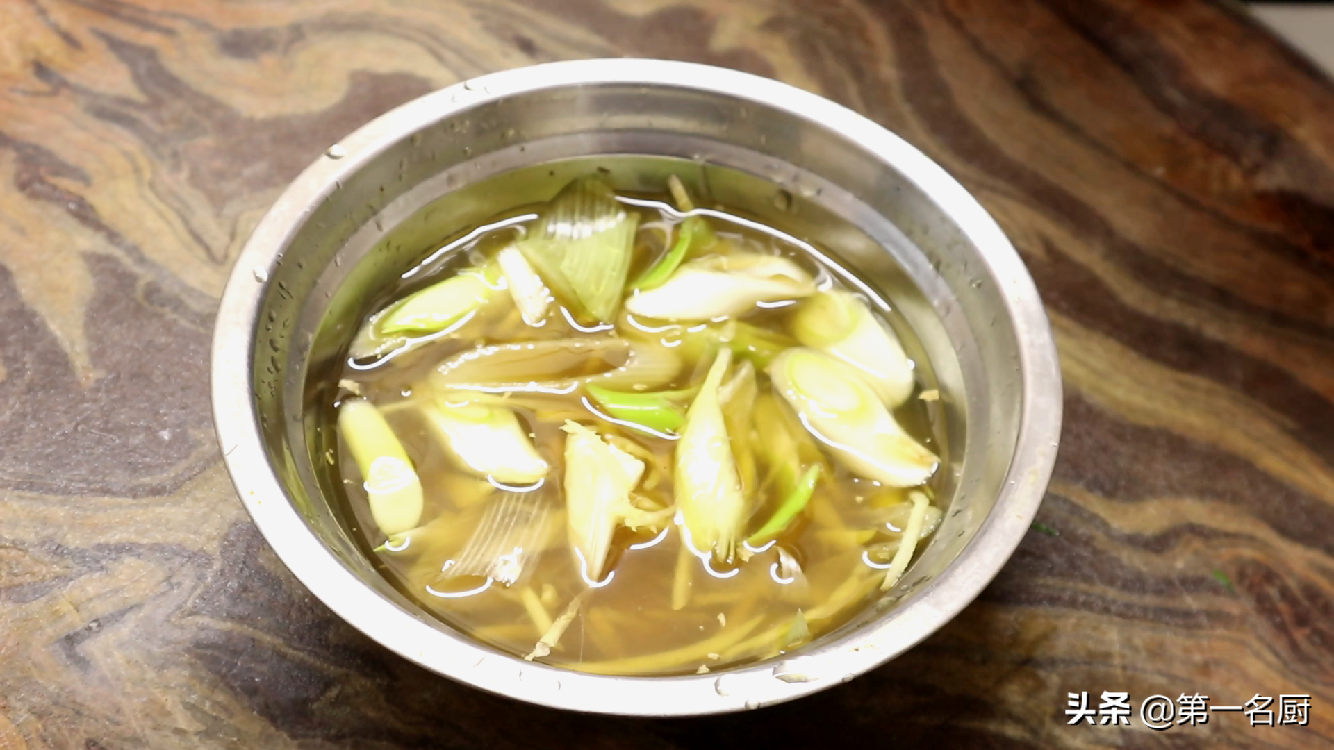 肉馅怎样调才好吃？记住“万能”口诀，鲜嫩入味，包子饺子都能用