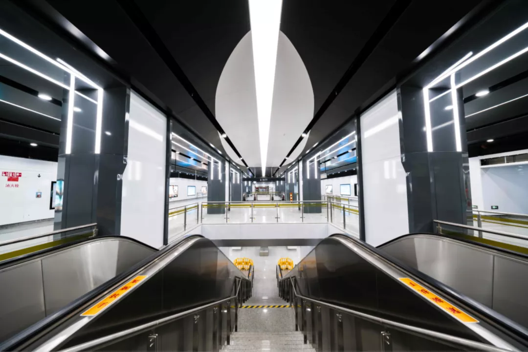 “最美车站”现身，2022上海网红打卡圣地，乘着地铁去旅行...