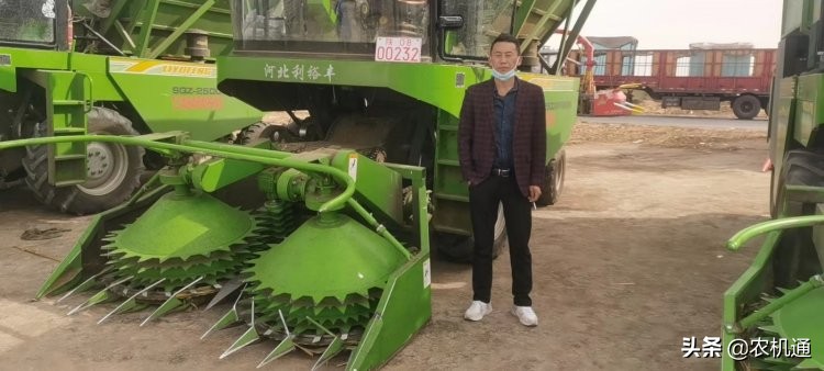一次購買3臺利裕豐青飼料收獲機，這位90后為何如此青睞它？