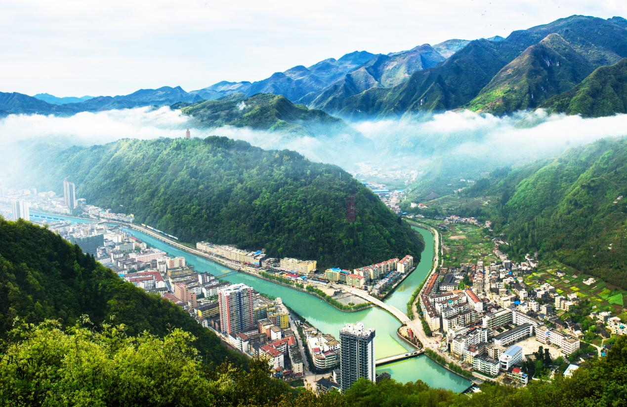 汉中镇巴攻坚克难谋发展凝心聚力谱新篇