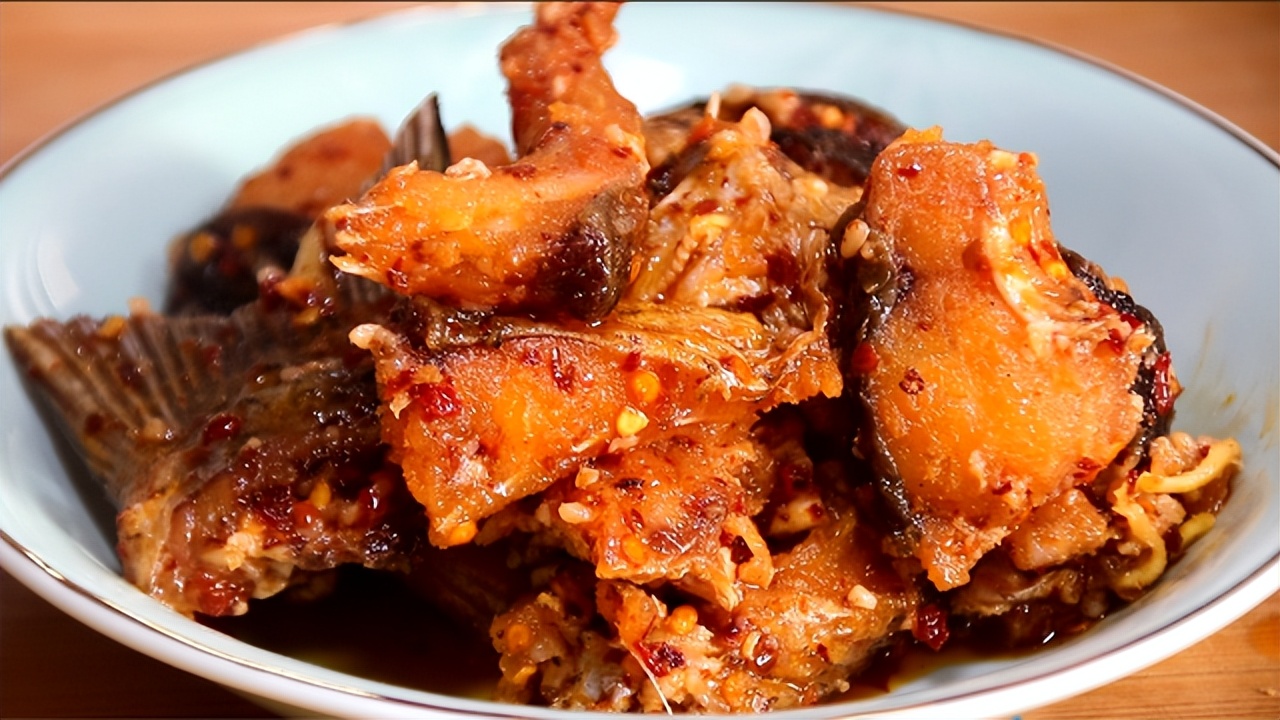 湖南"酒糟鱼"最简单的做法,香辣开胃,好吃解馋,看着就流口水